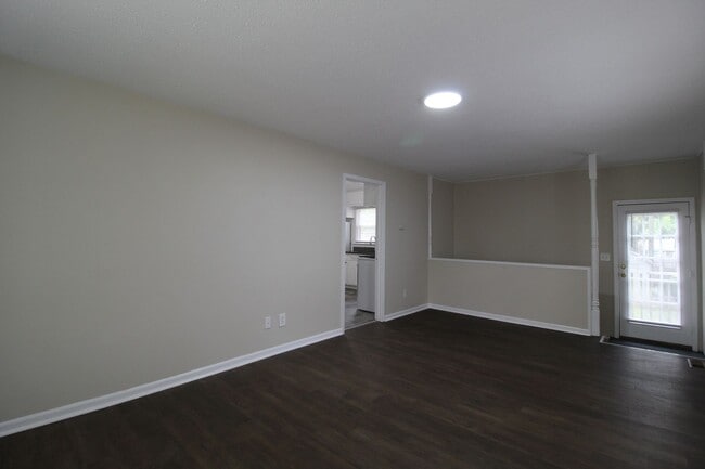 Building Photo - 3 Bedroom 1 Bath House In Mission Kansas