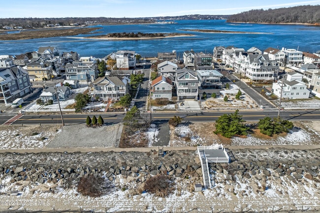 Building Photo - 556 Ocean Ave