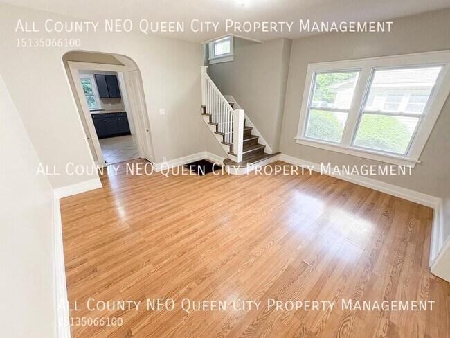 Building Photo - 221 W Parkwood Dr