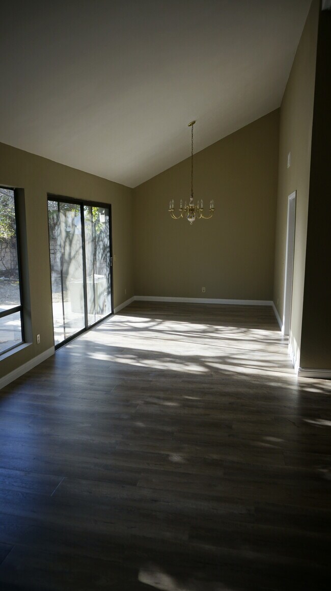 Building Photo - 16268 Glencove Dr