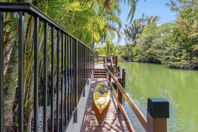 Building Photo - 5120 Carillo St