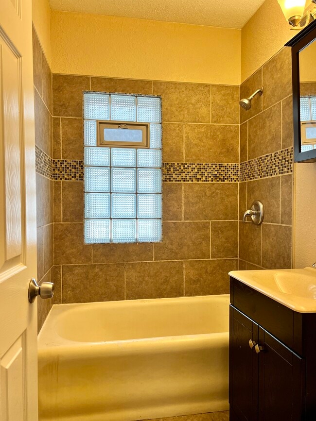 Building Photo - 4645 N 38th St