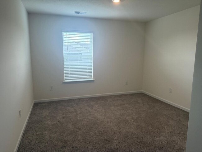 Building Photo - 915 Utopia Ln