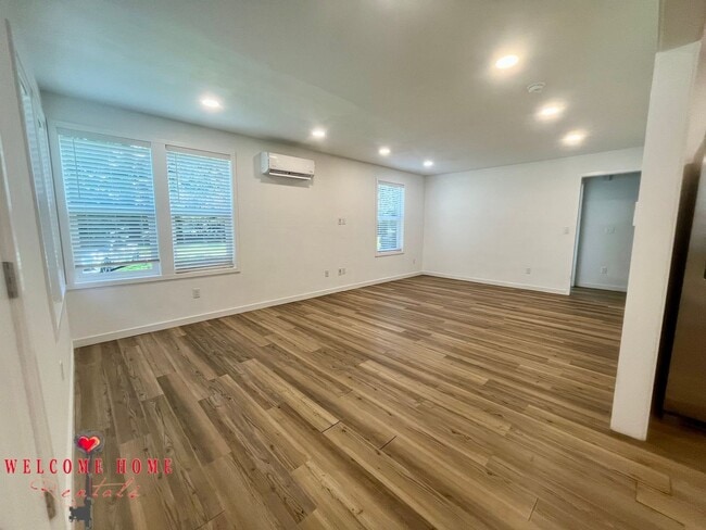 Building Photo - 4 bedroom home with air conditioning - Great location!!!  HUGE basement for your man cave or she ...