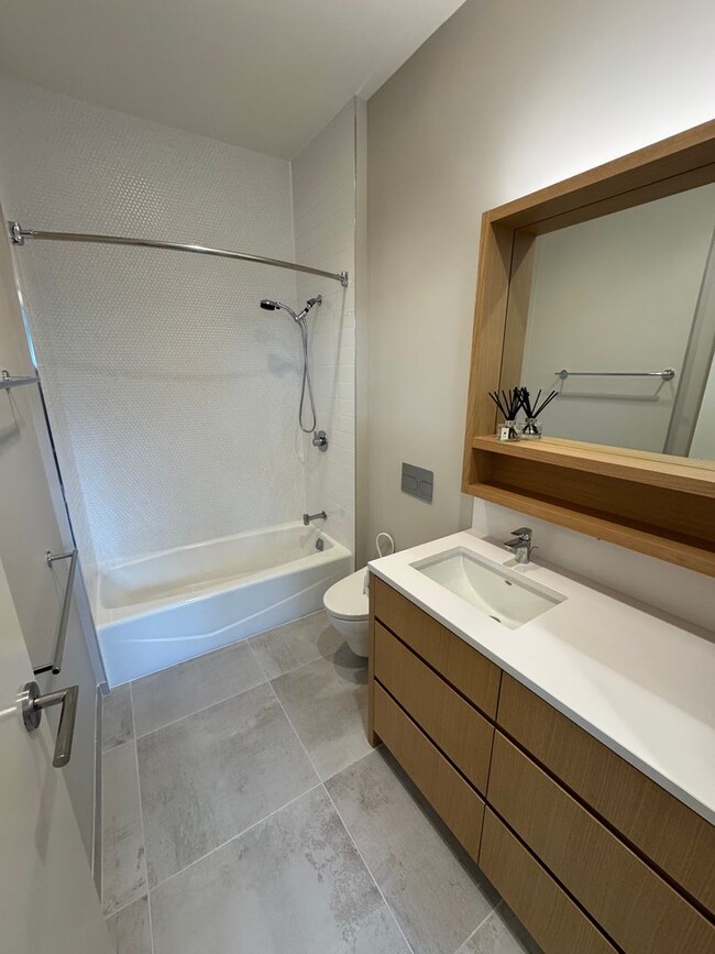 Building Photo - Sky Ala Moana West 1 bedroom, 1 bathroom l...