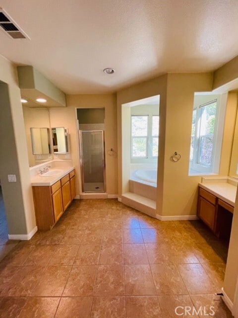 Building Photo - 1574 Glencrest Dr