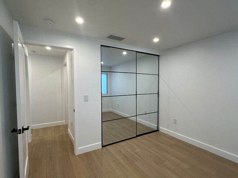 Building Photo - 10470 Lauriston Ave