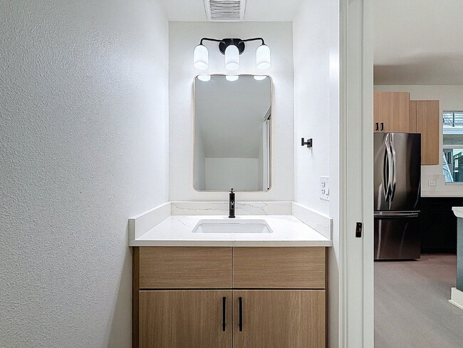 Building Photo - 334 14th St N