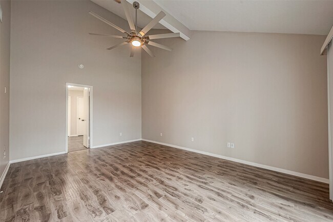 Building Photo - 131 Cove Cir