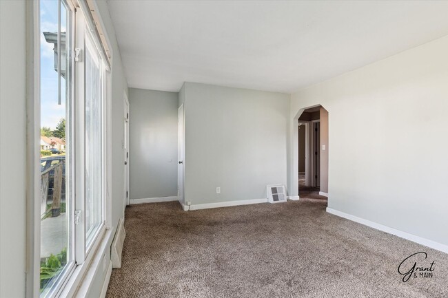 Building Photo - $1400 3 bedroom bungalow