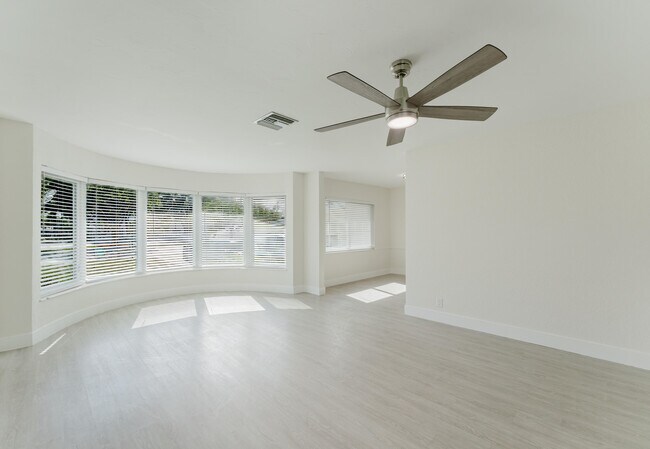 Building Photo - 323 Spanish River Blvd