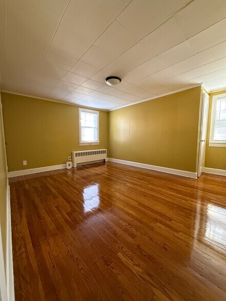 Building Photo - 214 Columbia St