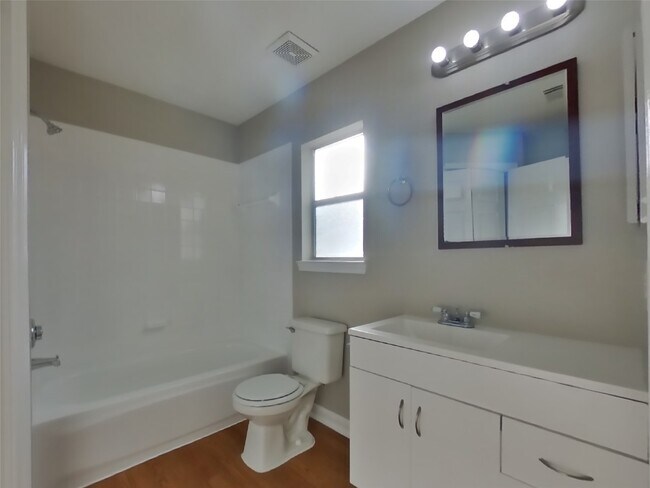 Building Photo - 3114 Boynton Dr