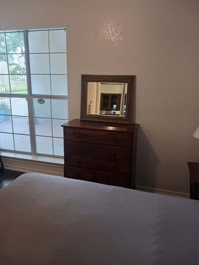 Building Photo - 921 Marine Dr