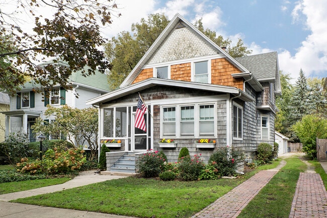 Primary Photo - 1121 Grant St