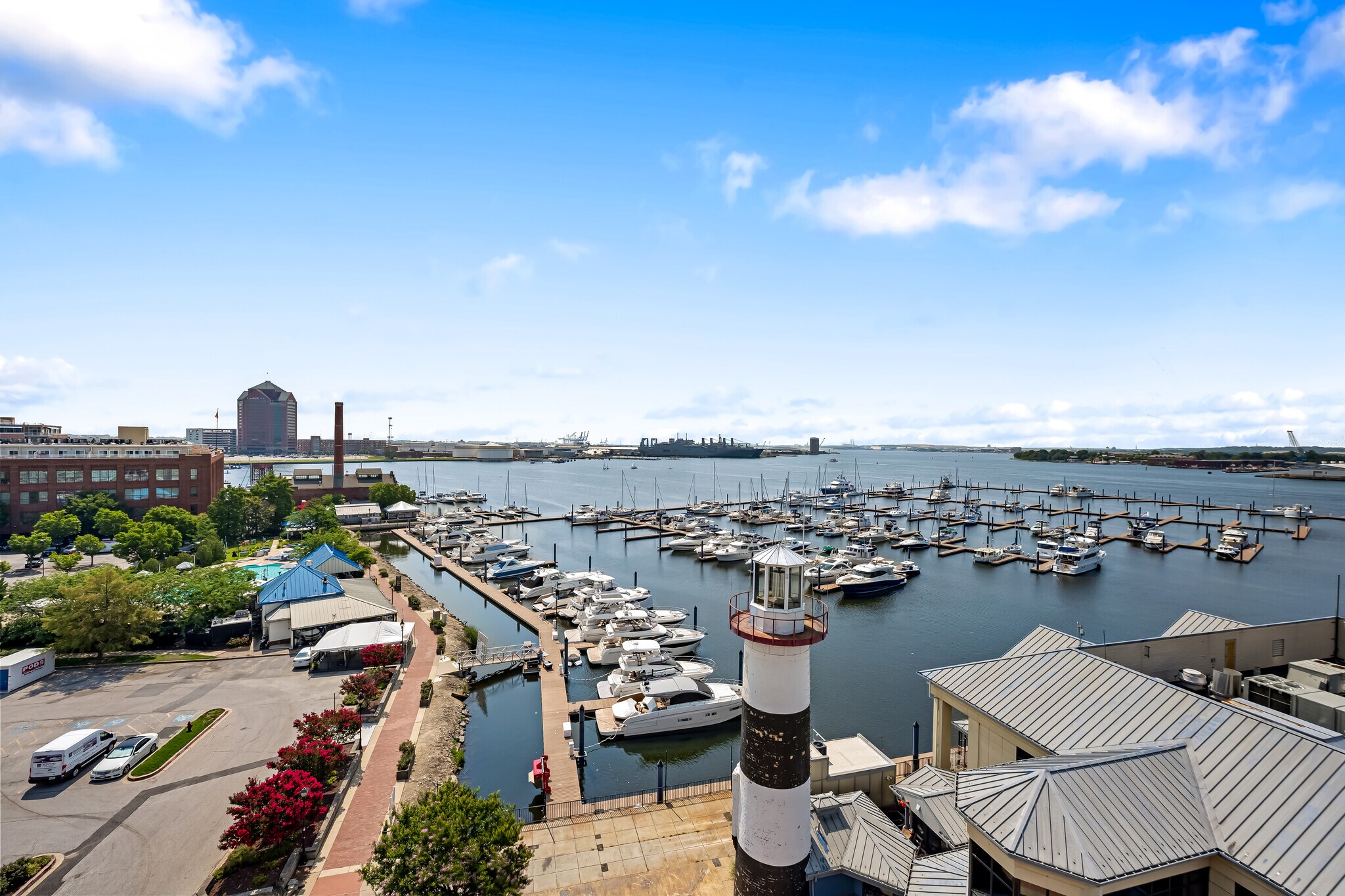 Building Photo - 2702 Lighthouse Pt E