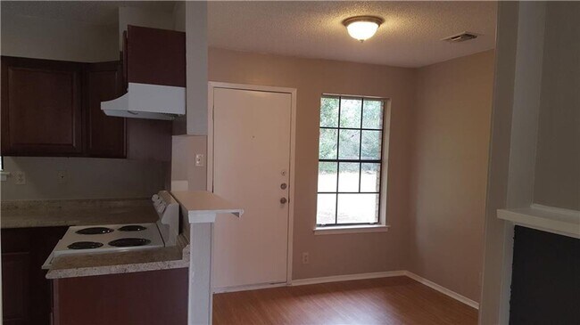 Building Photo - 507 Algerita Dr