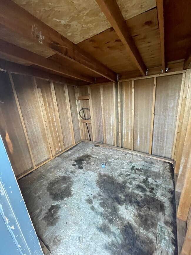 Building Photo - 4 Bed 2 Bath Ranch style Home Available Oc...