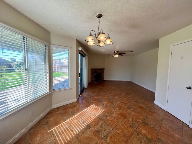 Building Photo - Sparkling and Spacious 4 bed 3 bath with 3...