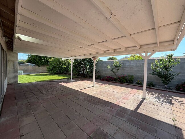 Building Photo - Simi Valley 3BR w/RV parking, AVAILABLE NOW!