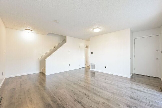 Building Photo - 8003 Wolff St