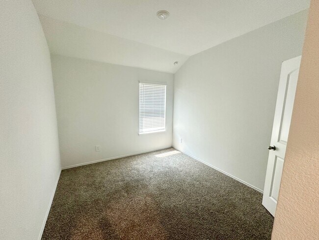 Building Photo - 4985 Almond Ter Dr
