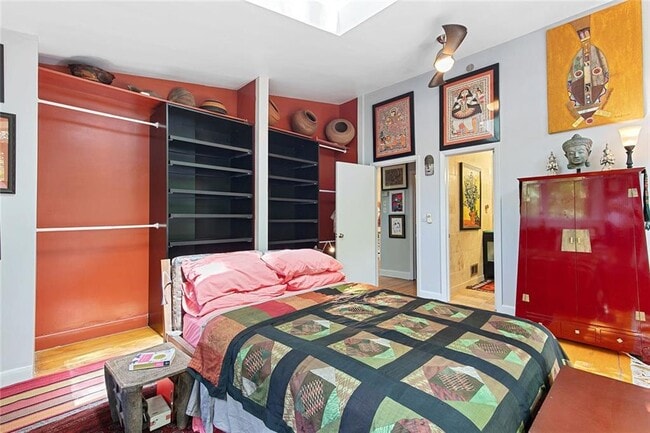 Building Photo - 1232 Bernadette Ln NE