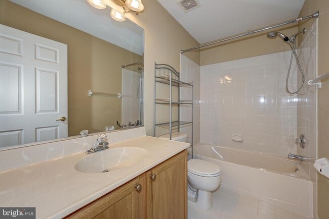 Building Photo - 33 Weaver Dr