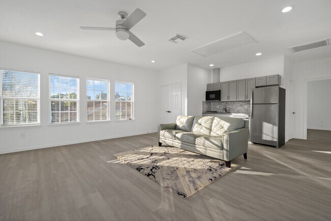 Building Photo - 304 Milby St
