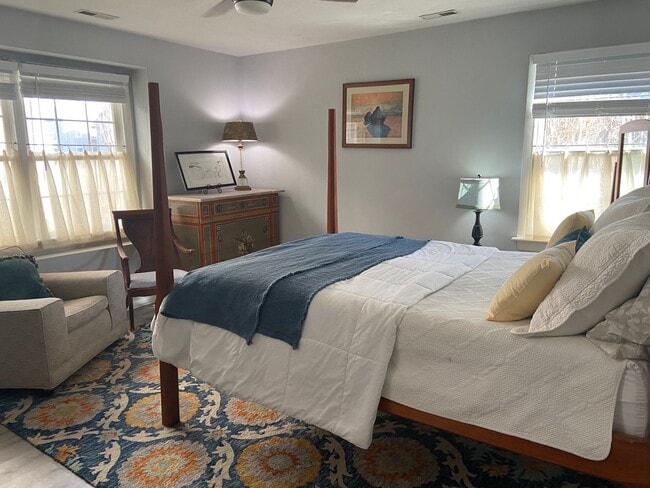 Building Photo - Charming 2 Bedroom 2 Bathroom Condo Locate...