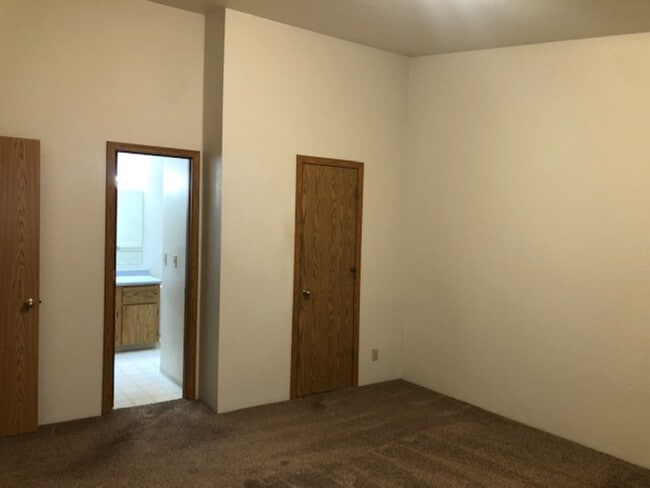 Building Photo - 475 Scenic Dr