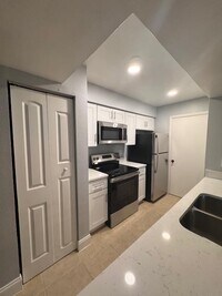 Building Photo - 3032 Parkway Blvd