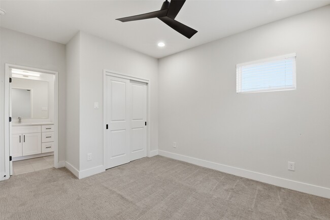 Building Photo - 2204 Lou Ellen Ln