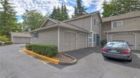 Building Photo - 2bd/2.5ba Kenmore Townhome
