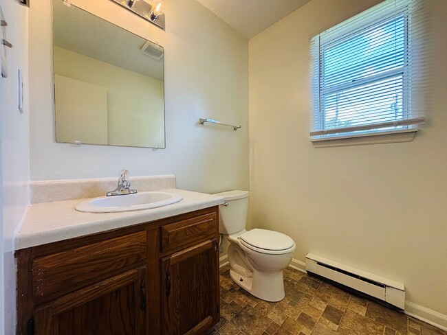 Building Photo - 355 Wakeman Ct NE