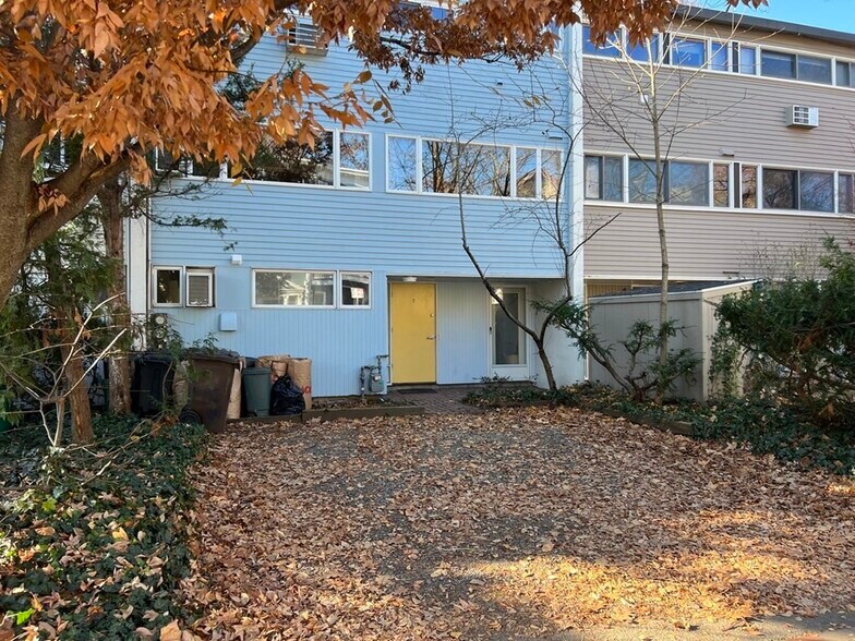 Building Photo - 9 Bowdoin St