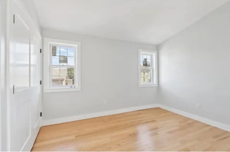 Building Photo - 410 Ferry St