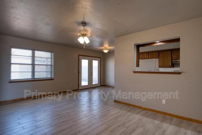 Building Photo - 303 Kimberly Ln