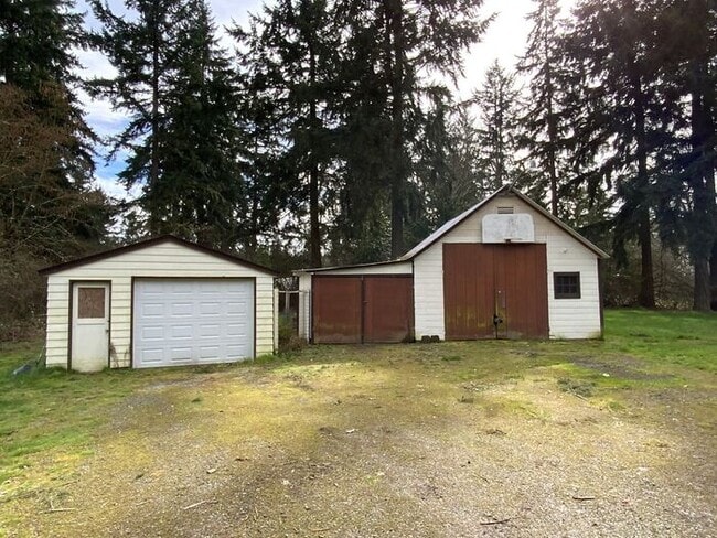 Building Photo - AVAILABLE NOW!!! Tacoma 2bdr 1 bath house w/ 2 car garage