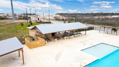 Building Photo - Almost New Luxury Townhome in Amenity Rich Hunter's Ranch