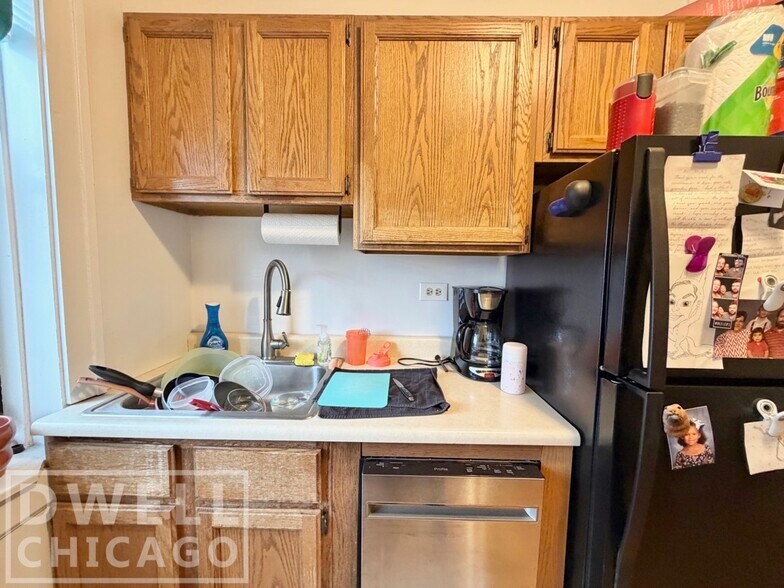 Building Photo - 1913 W Larchmont Ave