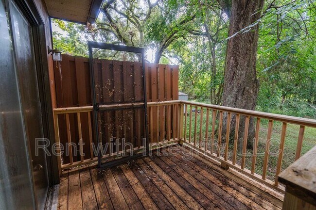 Building Photo - 1500 Twin Lakes Cir