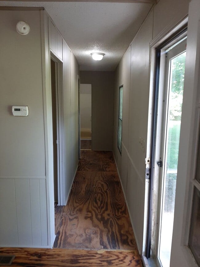 Building Photo - 231 Melody Ln