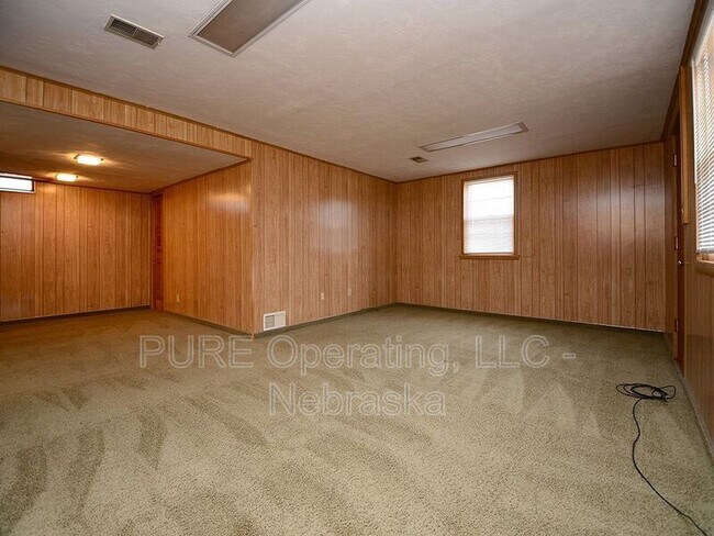 Building Photo - 3333 S 82nd St