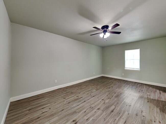 Building Photo - 1330 Marfa Ave