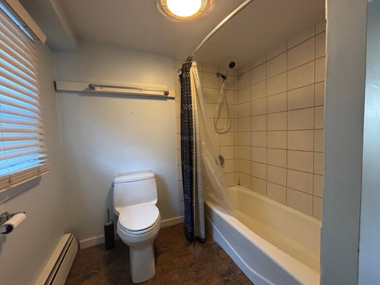 Building Photo - 229 Spring St