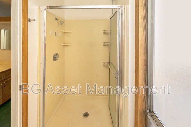 Building Photo - 2901 Doidge Ave