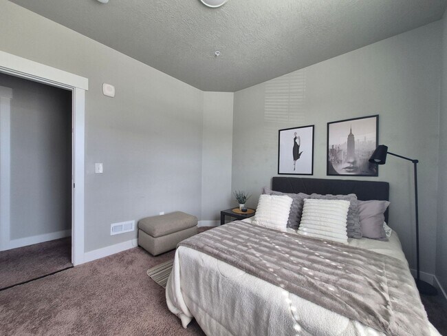 Building Photo - Charming 3 Bed Riverton Condo Minutes from Mountain View Village!!!