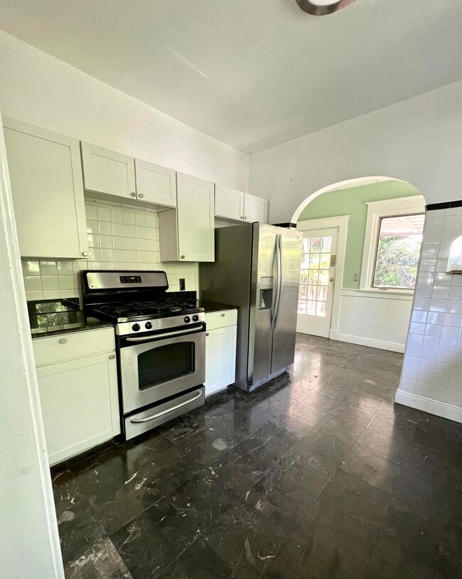 Building Photo - 5415 N Flagler Dr