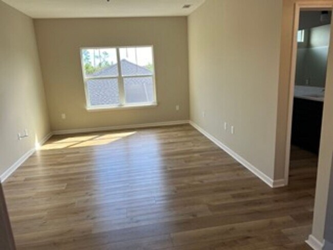 Building Photo - Single-Family House for Rent